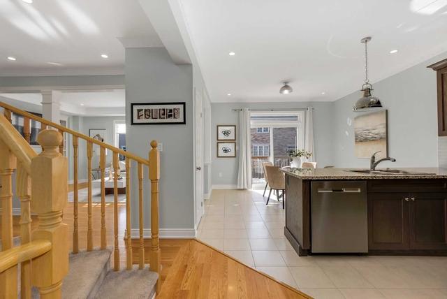 13 Savanna Crt, House detached with 4 bedrooms, 3 bathrooms and 6 parking in Whitby ON | Image 3