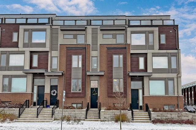 11 Locust Lodge Gdns, House attached with 3 bedrooms, 3 bathrooms and 1 parking in Toronto ON | Image 1