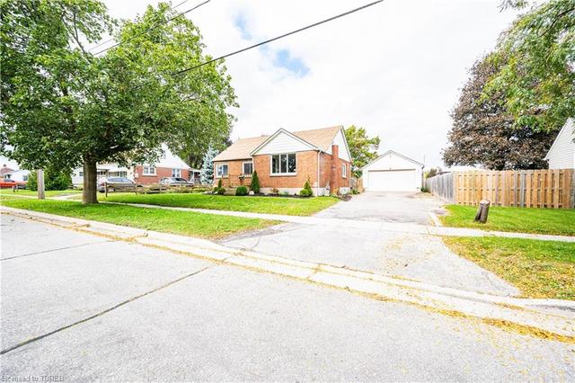 18 Lindsay Street, House detached with 3 bedrooms, 2 bathrooms and 8 parking in Tillsonburg ON | Image 5