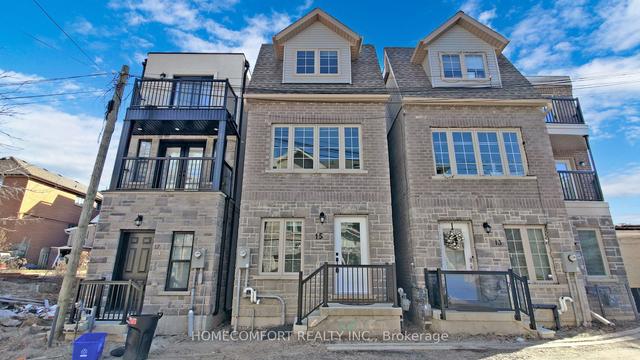15 Justice Gdns, House detached with 2 bedrooms, 2 bathrooms and 1 parking in Toronto ON | Image 1