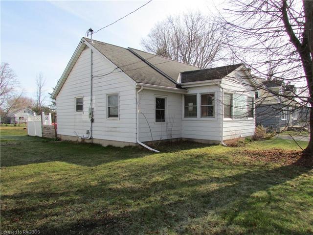 376 26th Street W, House detached with 2 bedrooms, 1 bathrooms and 3 parking in Owen Sound ON | Image 22