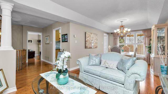 7 Roycrest St, House detached with 3 bedrooms, 2 bathrooms and 7 parking in Brampton ON | Image 39