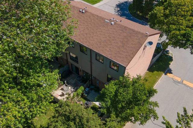 80 Parklane Circ, Townhouse with 3 bedrooms, 1 bathrooms and 2 parking in Clarington ON | Image 35