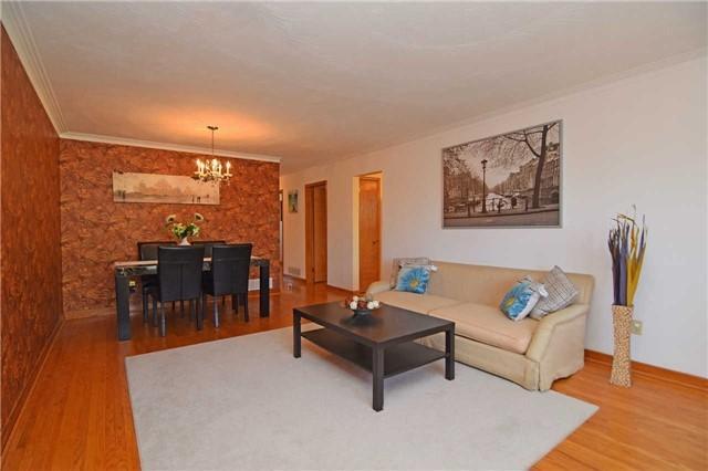 3642 Broomhill Cres, House semidetached with 3 bedrooms, 2 bathrooms and 4 parking in Mississauga ON | Image 4