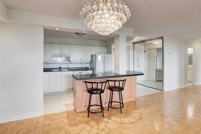 816 - 15 La Rose Ave, Condo with 3 bedrooms, 2 bathrooms and 1 parking in Toronto ON | Image 3
