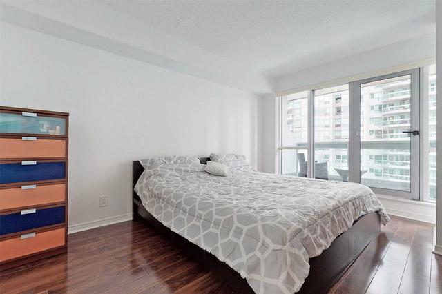 1201 - 10 Queens Quay W, Condo with 2 bedrooms, 2 bathrooms and 1 parking in Toronto ON | Image 8