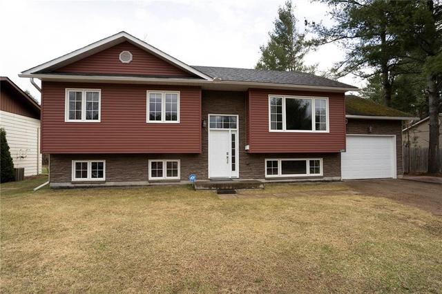 699 Elgin Street, House detached with 4 bedrooms, 2 bathrooms and 2 parking in Laurentian Valley ON | Image 1