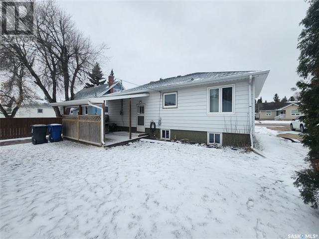 221 7th Avenue E, House detached with 4 bedrooms, 2 bathrooms and null parking in Melville SK | Image 3