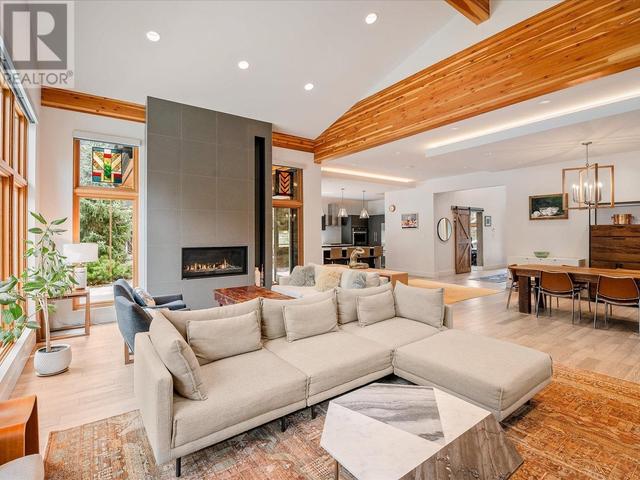 8007 Cypress Place, House detached with 4 bedrooms, 4 bathrooms and 4 parking in Whistler BC | Image 2