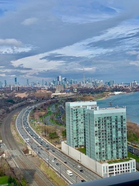 2902 - 103 The Queensway Ave, Condo with 1 bedrooms, 1 bathrooms and 1 parking in Toronto ON | Image 2