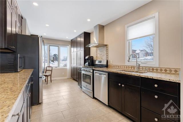 1597 Lunenberg Crescent, House detached with 3 bedrooms, 3 bathrooms and 6 parking in Ottawa ON | Image 11