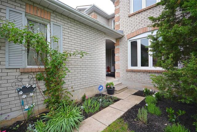 5945 Grossbeak Dr, House detached with 4 bedrooms, 3 bathrooms and 4 parking in Mississauga ON | Image 3