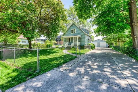 779 Devine Street, House detached with 3 bedrooms, 2 bathrooms and null parking in Sarnia ON | Card Image