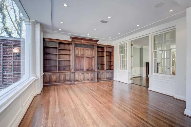 9 Drumsnab Rd, House detached with 5 bedrooms, 5 bathrooms and 6 parking in Toronto ON | Image 2