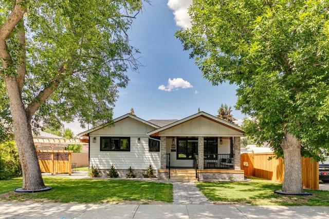 3711 Sarcee Road Sw, House detached with 4 bedrooms, 3 bathrooms and 2 parking in Calgary AB | Image 1