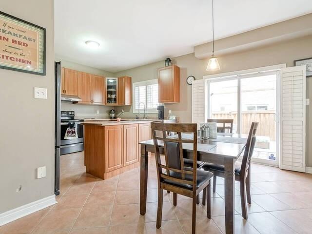 39 Carmel Cres, House detached with 5 bedrooms, 4 bathrooms and 6 parking in Brampton ON | Image 2