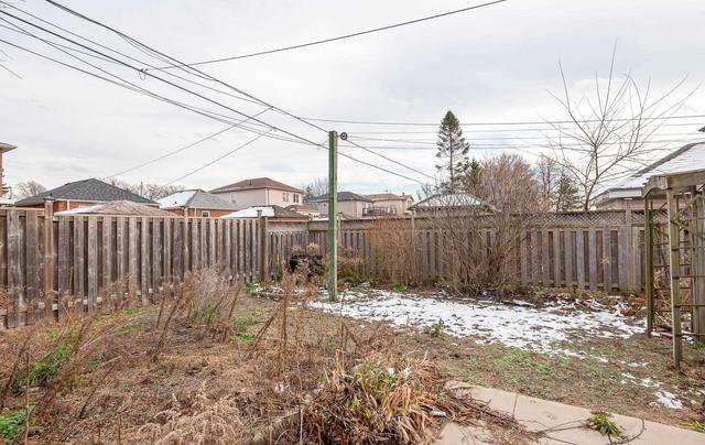 307 Linsmore Cres, House detached with 2 bedrooms, 2 bathrooms and 3 parking in Toronto ON | Image 26