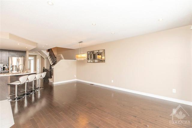 235 Gossamer Street, Townhouse with 3 bedrooms, 3 bathrooms and 3 parking in Ottawa ON | Image 7