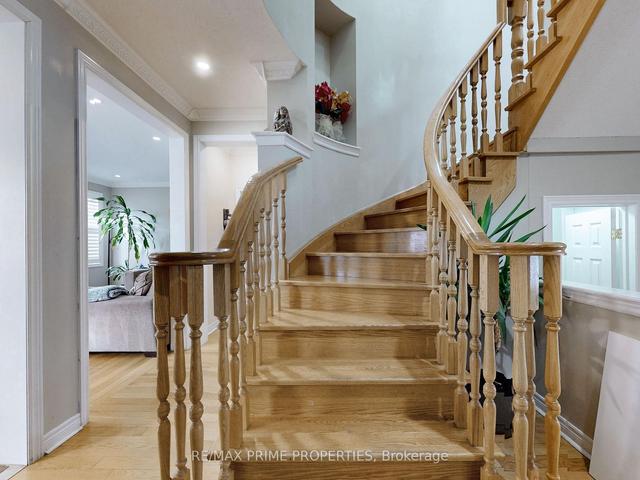 17 Grapevine Circ, House detached with 4 bedrooms, 5 bathrooms and 6 parking in Toronto ON | Image 5