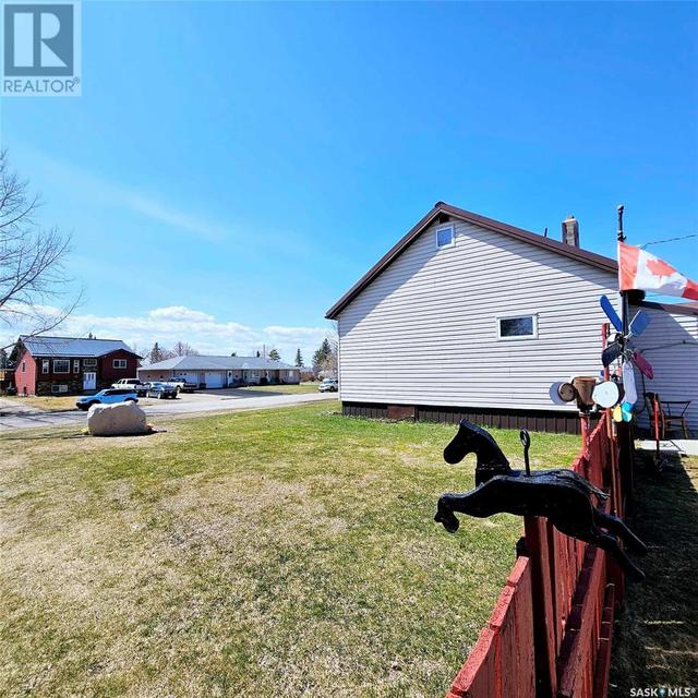 206 Wells Avenue E, House detached with 4 bedrooms, 2 bathrooms and null parking in Langenburg SK | Image 3