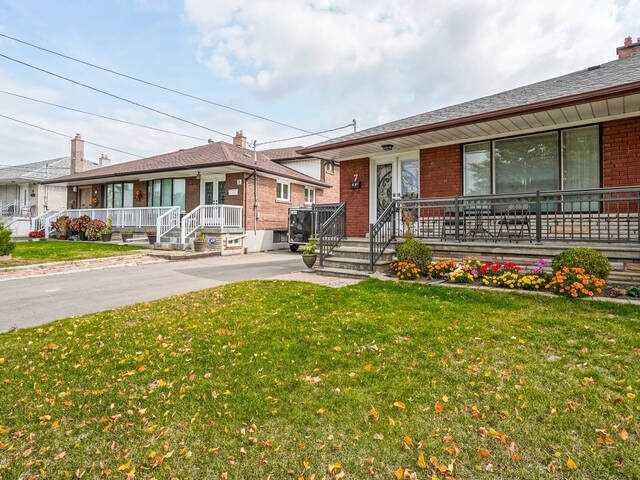7 Grampian Cres, House semidetached with 4 bedrooms, 3 bathrooms and 5 parking in Toronto ON | Image 23