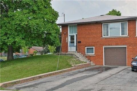 3655 Dunrankin Dr, House semidetached with 3 bedrooms, 2 bathrooms and 3 parking in Mississauga ON | Image 1