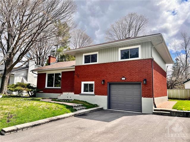2094 Navaho Drive, House detached with 3 bedrooms, 2 bathrooms and 2 parking in Ottawa ON | Image 1