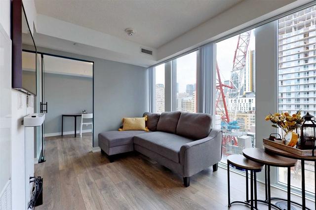 1012 - 60 Shuter St, Condo with 1 bedrooms, 2 bathrooms and 0 parking in Toronto ON | Image 3