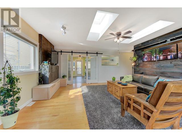 549 Okanagan Boulevard, House detached with 2 bedrooms, 2 bathrooms and 2 parking in Kelowna BC | Image 26