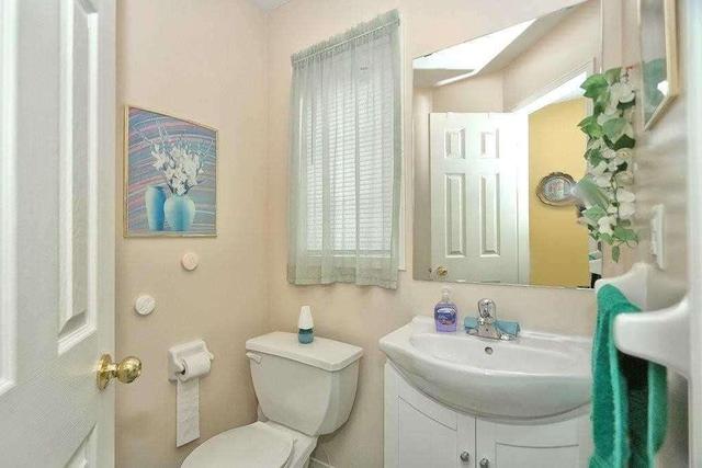 1 Sinclair Crt, Townhouse with 3 bedrooms, 3 bathrooms and 1 parking in Brampton ON | Image 14