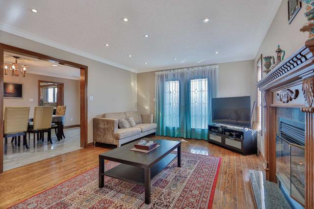 51 Dorwood Crt, House detached with 4 bedrooms, 4 bathrooms and 11 parking in Vaughan ON | Image 11