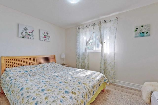 32 Gemshaw Cres, House detached with 4 bedrooms, 2 bathrooms and 3 parking in Toronto ON | Image 6
