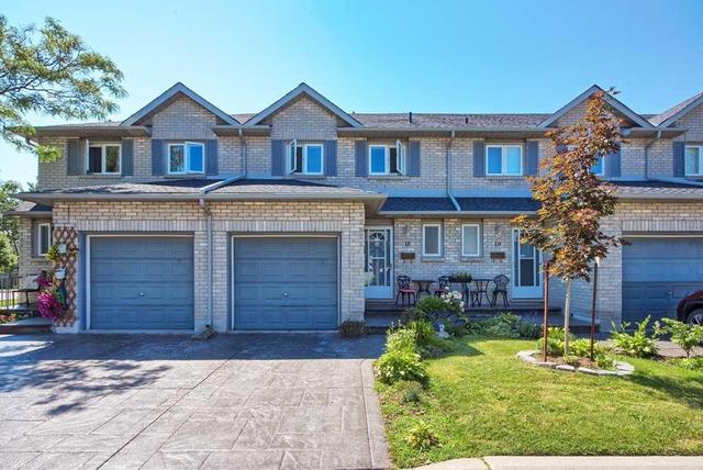 18 - 1 Royalwood Crt, Townhouse with 1 bedrooms, 3 bathrooms and 1 parking in Hamilton ON | Image 1