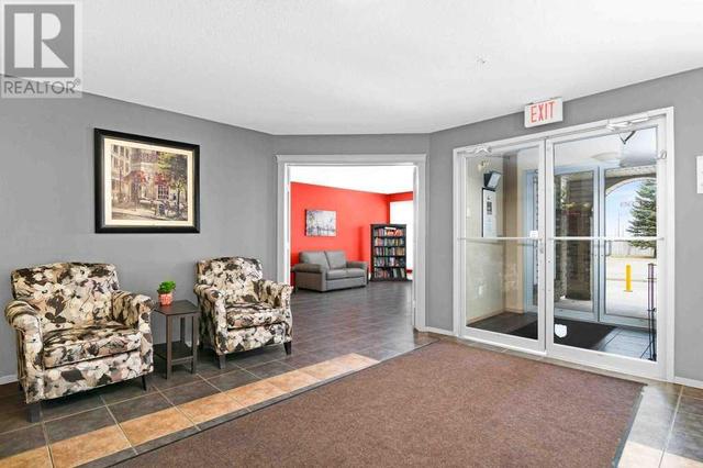 214, - 1648 Saamis Drive Nw, Condo with 1 bedrooms, 1 bathrooms and 1 parking in Medicine Hat AB | Image 2