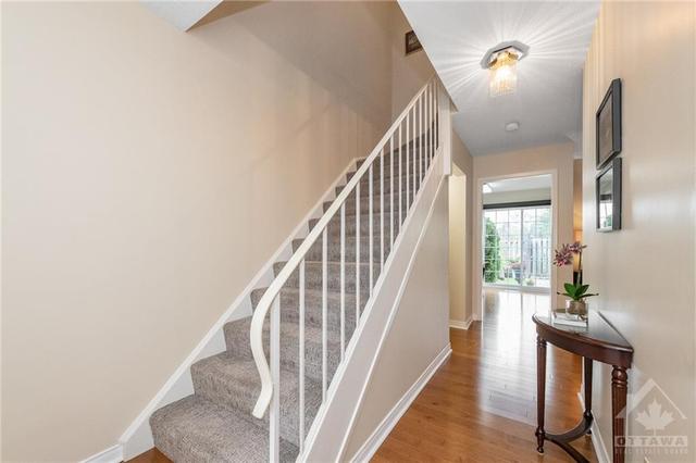 1521 Fisher Avenue, Townhouse with 3 bedrooms, 3 bathrooms and 1 parking in Ottawa ON | Image 4