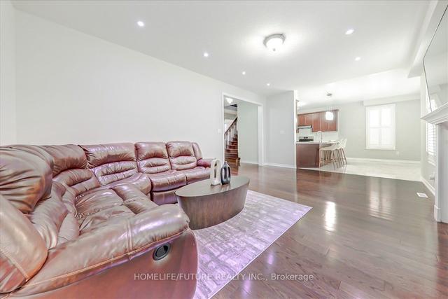 52 Bernbridge Rd, House detached with 4 bedrooms, 4 bathrooms and 4 parking in Markham ON | Image 2