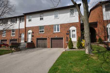 5 - 2445 Homelands Dr, Townhouse with 3 bedrooms, 2 bathrooms and 3 parking in Mississauga ON | Image 1