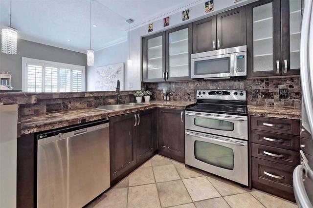 34 Belvia Dr, House semidetached with 4 bedrooms, 3 bathrooms and 3 parking in Vaughan ON | Image 4