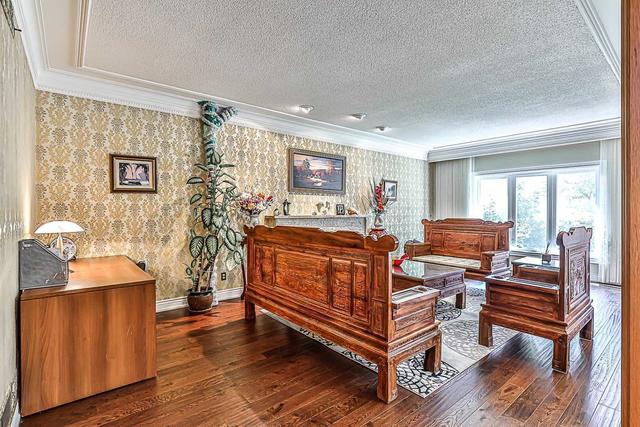 10 Forest Park Cres, House detached with 5 bedrooms, 8 bathrooms and 8 parking in Markham ON | Image 2