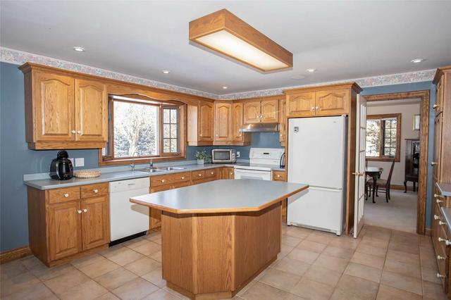1121 2nd Concession Rd W, House detached with 4 bedrooms, 3 bathrooms and 8 parking in Hamilton ON | Image 5