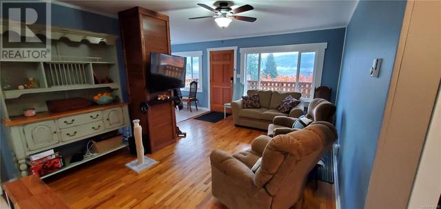 Living room front deck door -  wide angle lens | Image 10