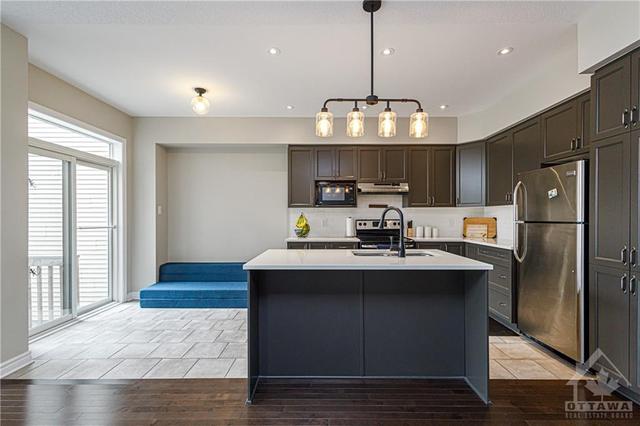 317 Livery Street, Townhouse with 3 bedrooms, 3 bathrooms and 3 parking in Ottawa ON | Image 7