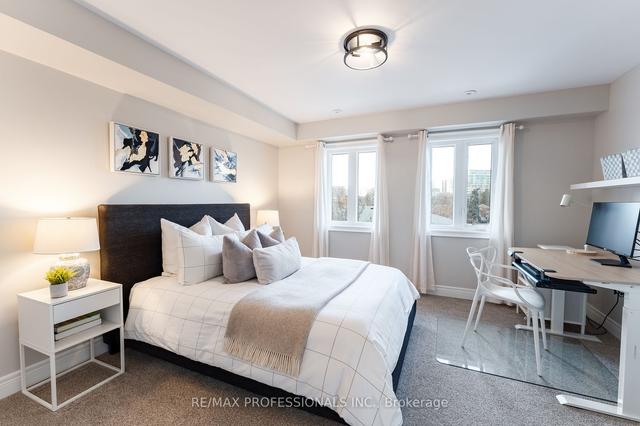 66 Lobo Mews, House attached with 3 bedrooms, 2 bathrooms and 2 parking in Toronto ON | Image 15