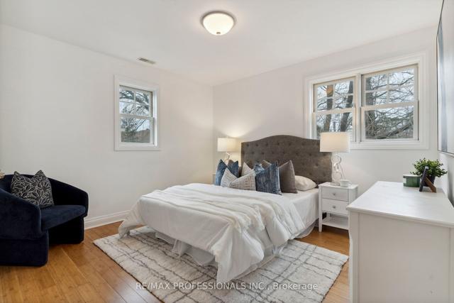 38 Thirty Fifth St, House detached with 3 bedrooms, 4 bathrooms and 4 parking in Toronto ON | Image 10