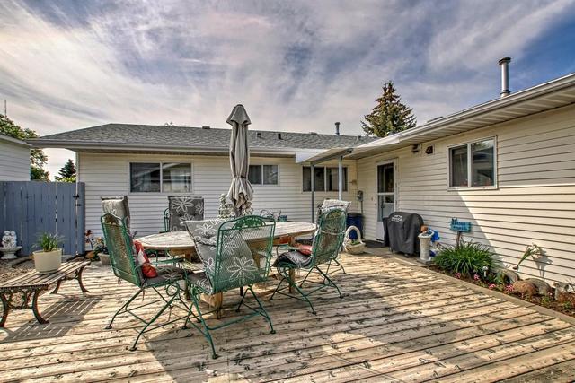 232 1 Avenue, House detached with 2 bedrooms, 1 bathrooms and 3 parking in Strathmore AB | Image 36