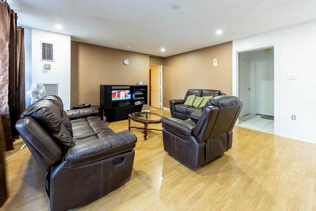 209 - 4064 Lawrence Ave, Condo with 4 bedrooms, 3 bathrooms and 2 parking in Toronto ON | Image 3