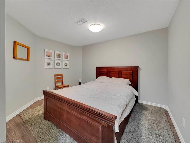 205 Dufferin Avenue, House detached with 3 bedrooms, 2 bathrooms and 8 parking in Brantford ON | Image 27