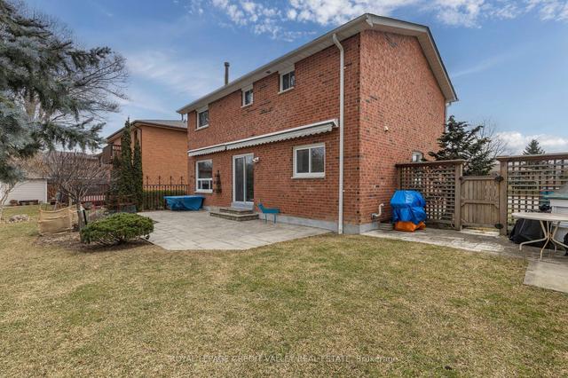 31 Curtis Dr, House detached with 4 bedrooms, 3 bathrooms and 4 parking in Brampton ON | Image 32