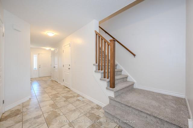 207 Couling Cres, House detached with 3 bedrooms, 4 bathrooms and 3 parking in Guelph ON | Image 5