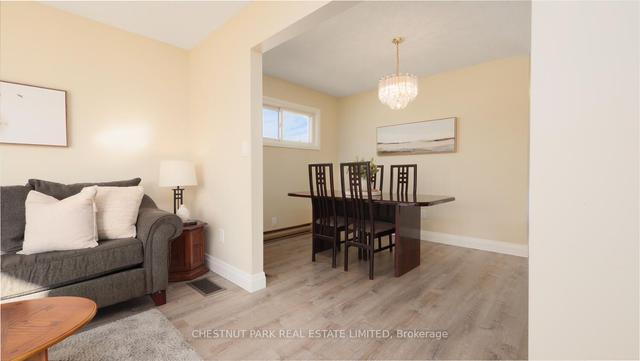 1375 13th Ave E, House detached with 2 bedrooms, 2 bathrooms and 3 parking in Owen Sound ON | Image 2